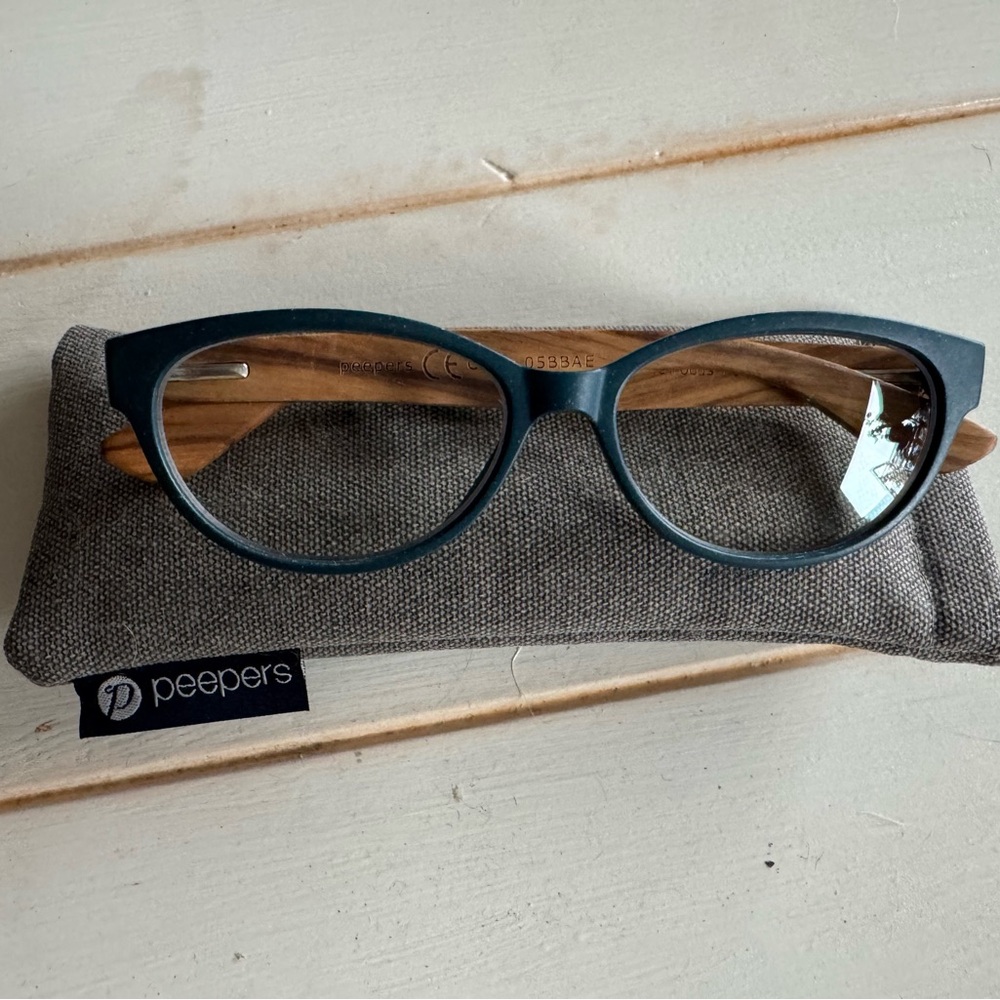 Peepers Women's Black Glasses